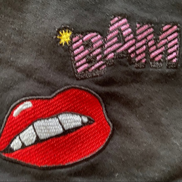 Sweatshirt with Onomatopoeia & Fruit Patches - Picture 5 of 9